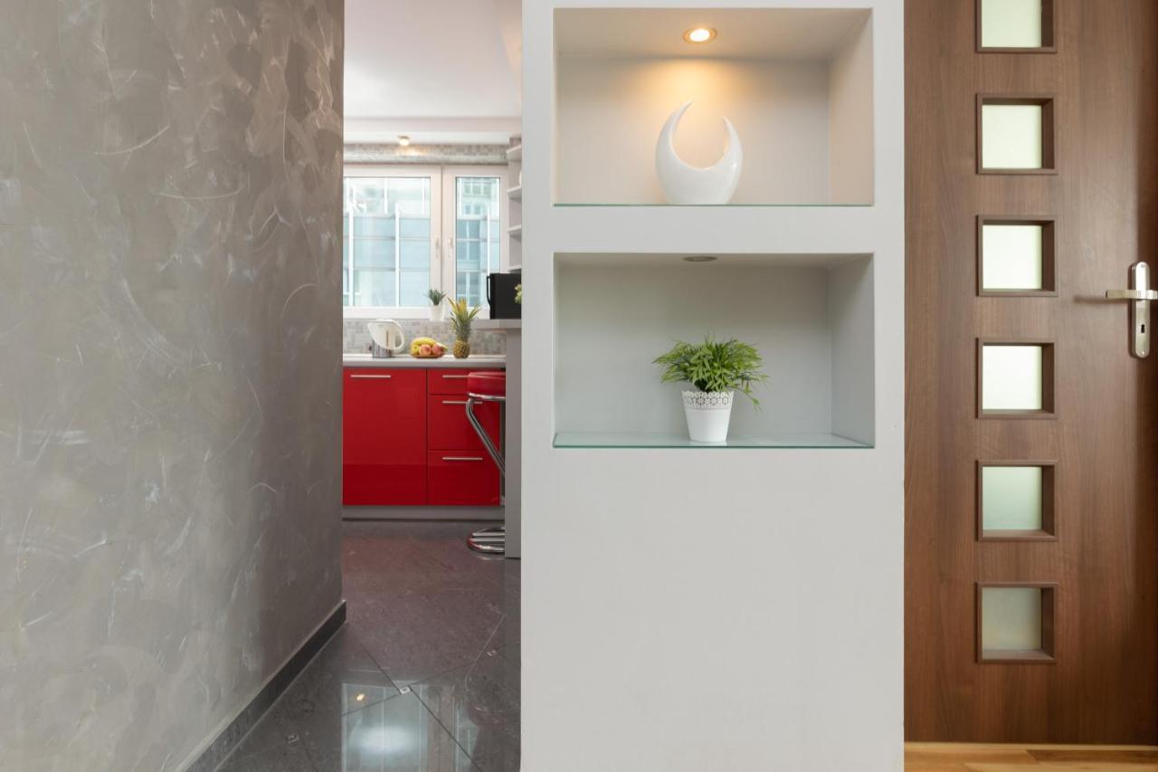 Appartement Jana Pawla Ii Next To The Metro By Renters