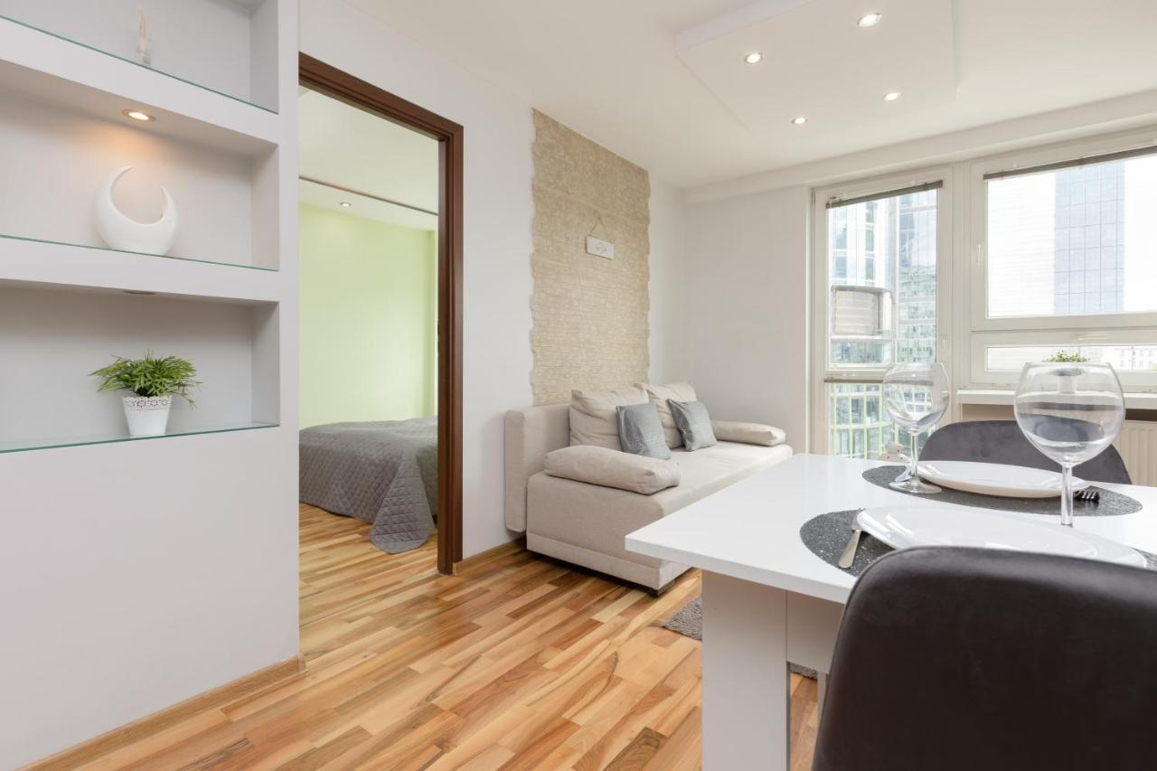 Appartement Jana Pawla Ii Next To The Metro By Renters *