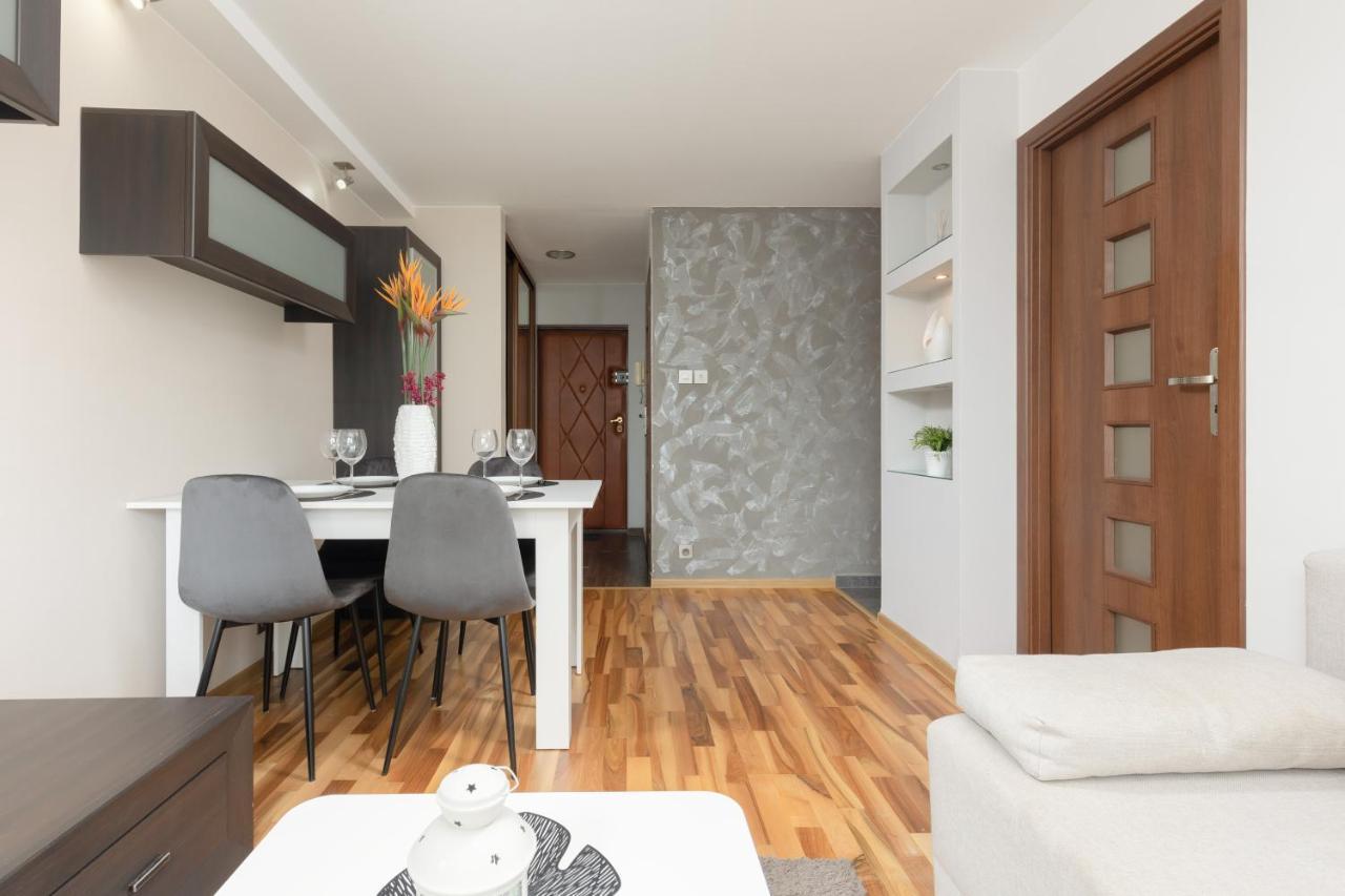 Jana Pawla Ii Next To The Metro By Renters Appartement *
